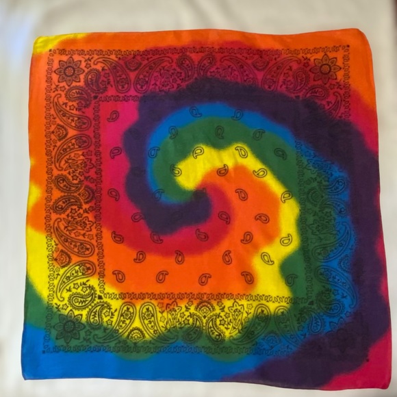 26. WAYF🌈Crop Top AND🌈Tie-Dyed Bandana - Bundle! - Picture 5 of 8
